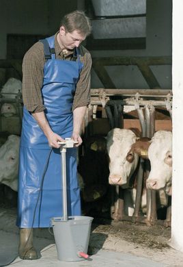 Подогреватель молока с ручкой Kerbl для телят